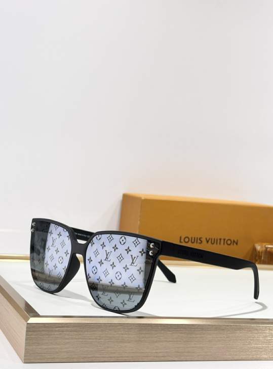 Picture of Louis Vuitton Sunglasses _SKUfw76323977fw